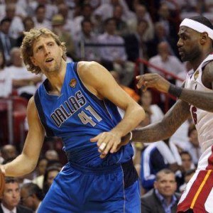 开云下载-名场面回顾！诺维茨基谈詹韦“咳嗽门”：对我不尊重